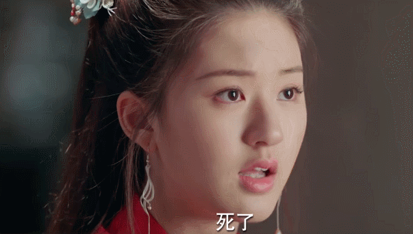 赵露思的面孔辨识度之处在于,从正面看她是稍微圆润点的瓜子脸,有娇憨