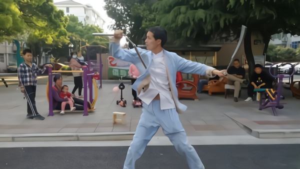 双节棍打乒乓球，武术教练创造吉尼斯纪录