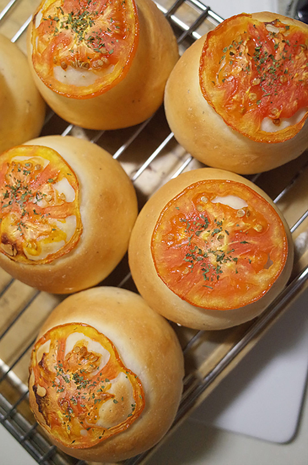 我家吃面包,从不在外边卖,晒晒我家的番茄面包,方便简单营养好