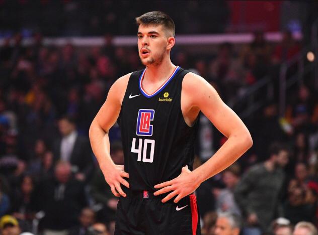 快船中锋祖巴茨,终于混出了模样,成球队内线最后的遮羞布