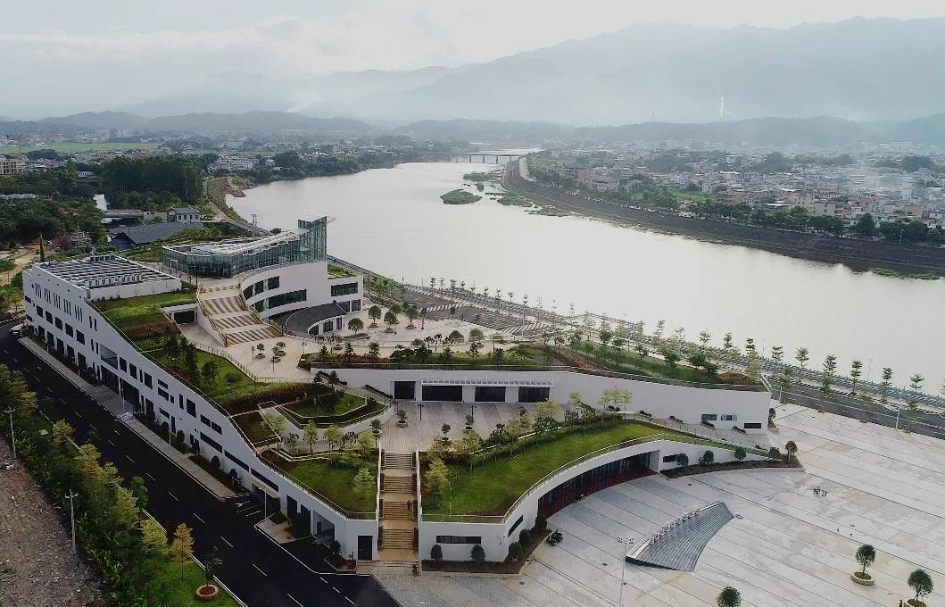 丘成桐国际会议中心揭幕 蕉岭将围绕其打造一体化数学小镇