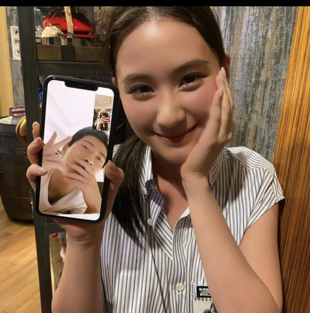 何超莲母亲节晒旧照怀念外婆大舅妈自掏腰包请三太陈婉珍吃大餐