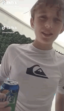 上次报姐写梅拉尼娅的时候,就有很多小伙伴说barron的颜值高,其实不光