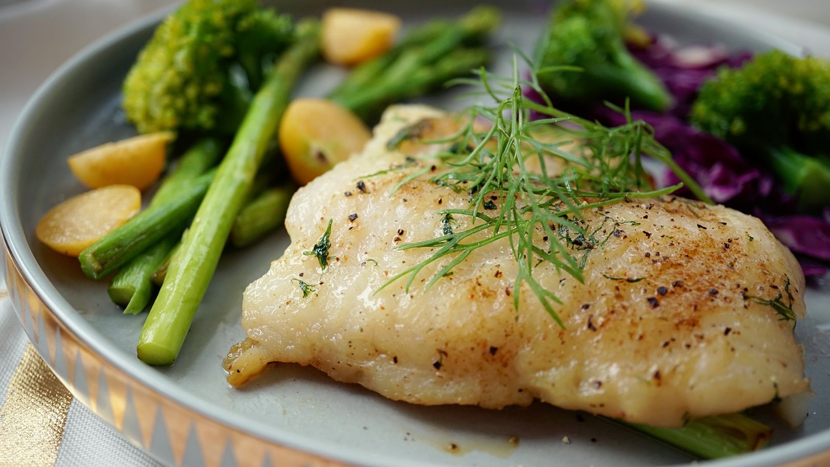 当然西餐和海鲜也有着密不可分的联系,西餐应用的海鲜中有多少种鱼类