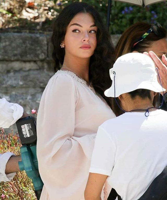 "地球球花"莫妮卡15岁女儿拍大片,容貌气质很女神