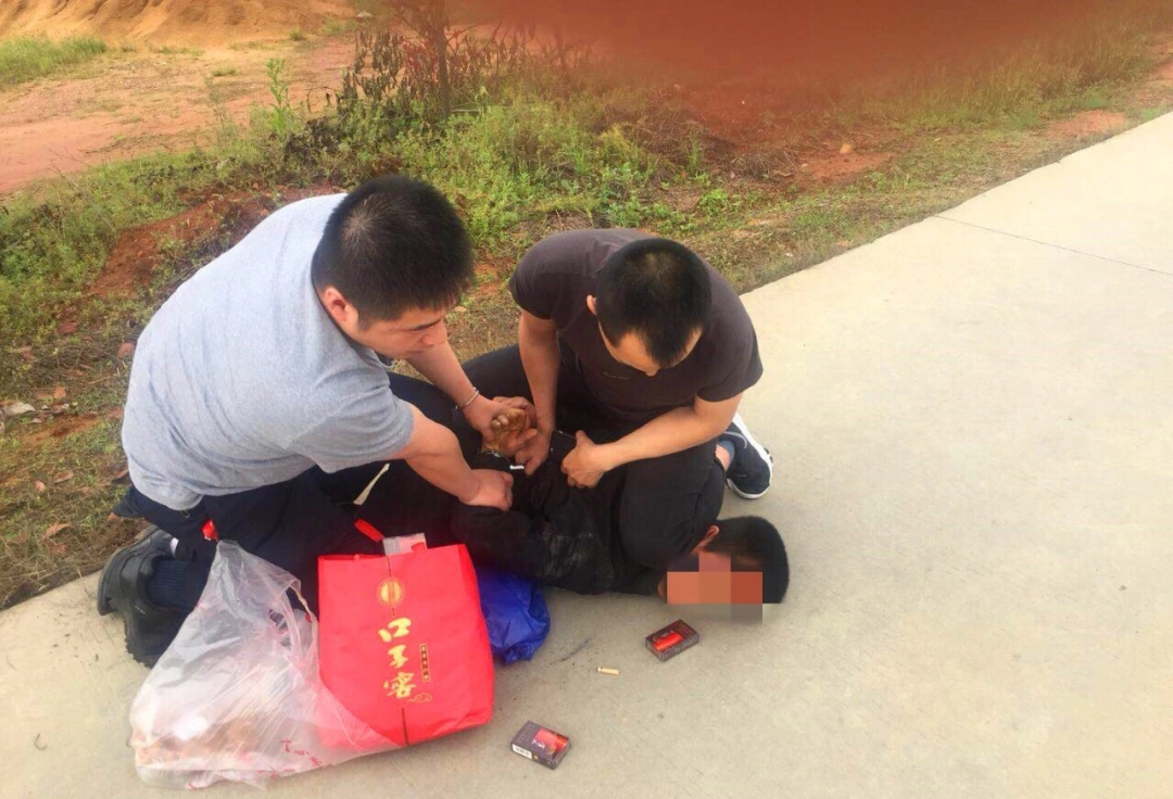 宿松县委常委,政法委书记,公安局局长凌勇获悉情况后,第一时间提出