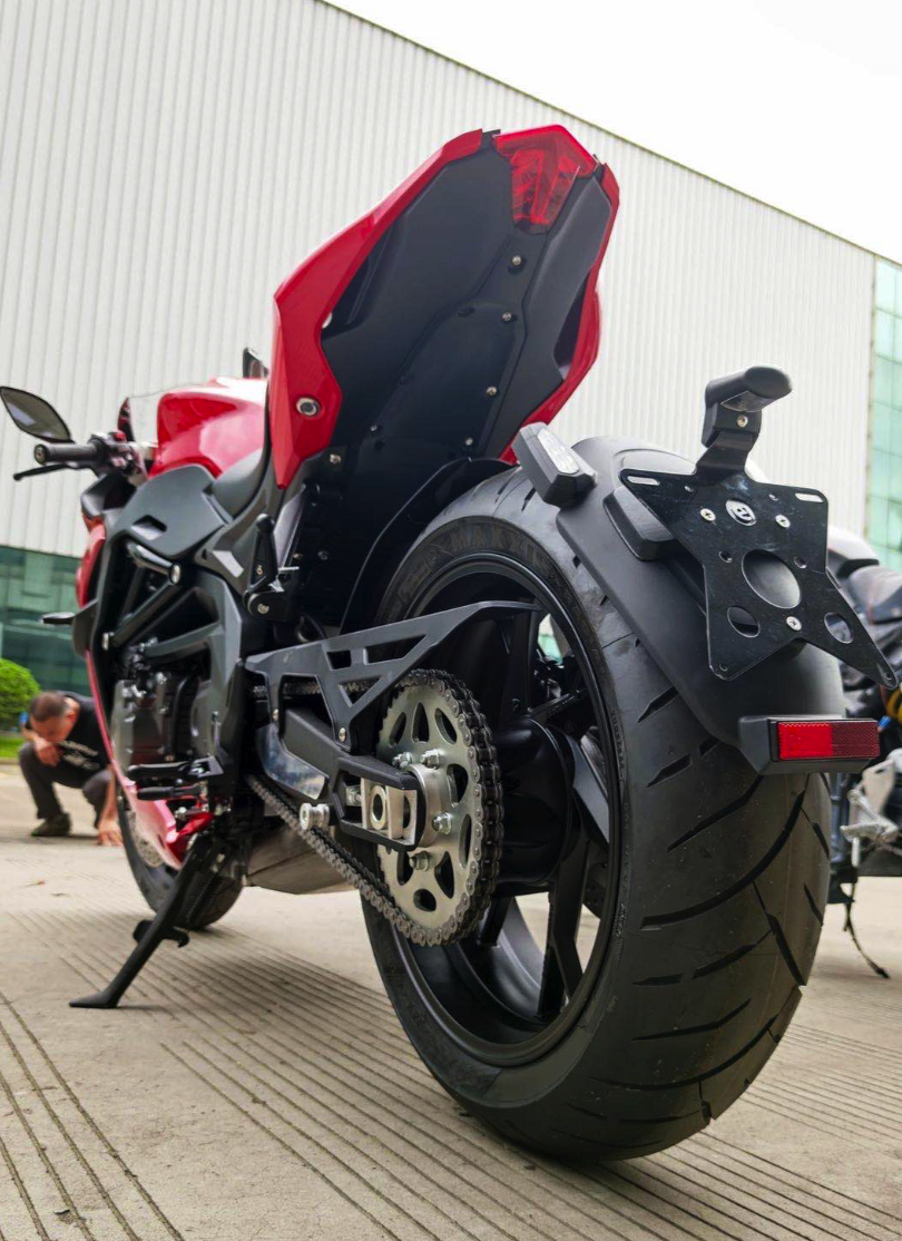 钱江600四缸跑车实车亮相减震刹车配置有所不同