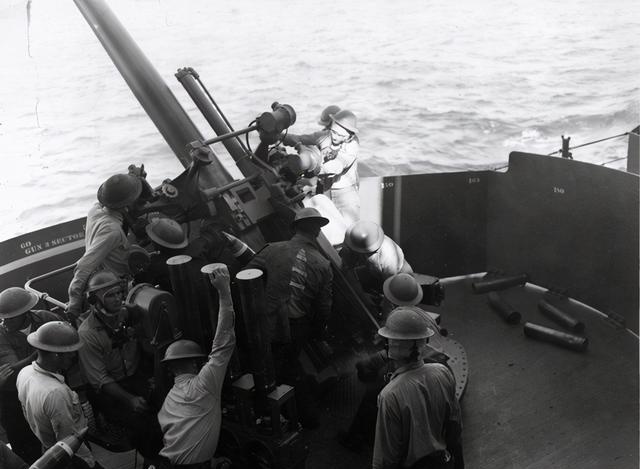 “阿斯托里亚”号的5英寸副炮