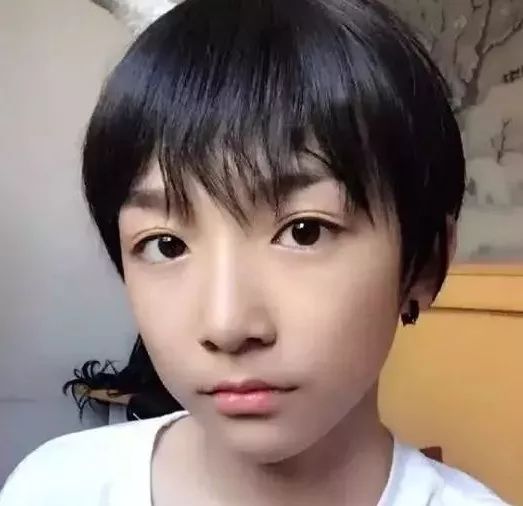 撞脸王俊凯的16岁"国服第一扳手"整容成假人,脸像挂着10斤玻尿酸