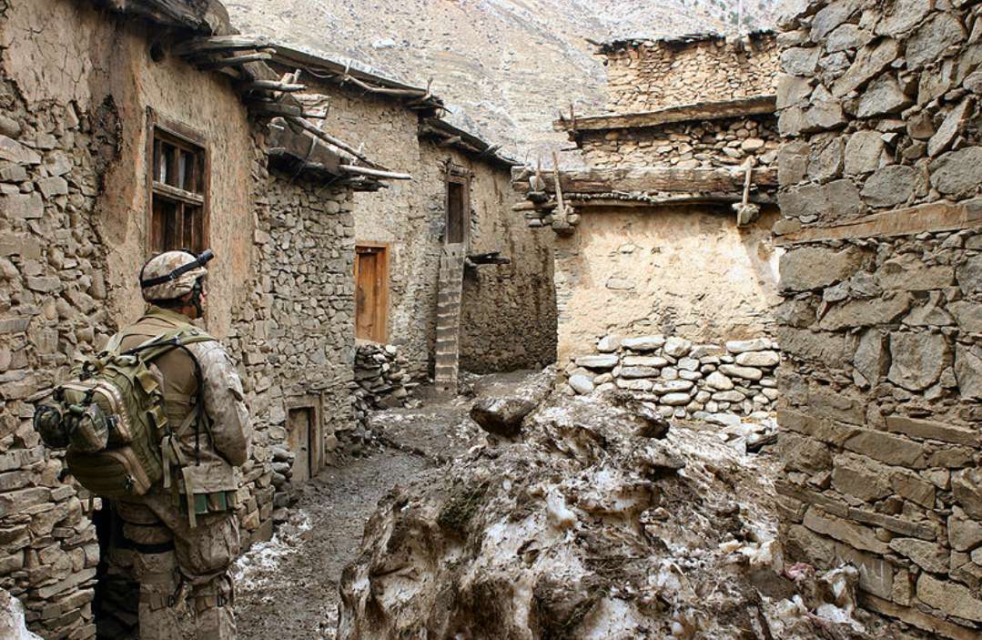 战争后的村庄图片
