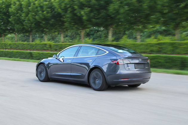 续航668km 试国产特斯拉model 3长续航