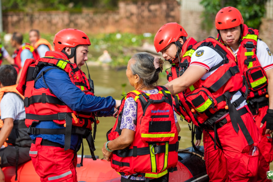 中国红十字会积极开展防汛救灾工作__凤凰网