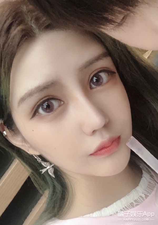 还记得《变形计》的城市主人公陈佩雯吗?她这是换了个头?