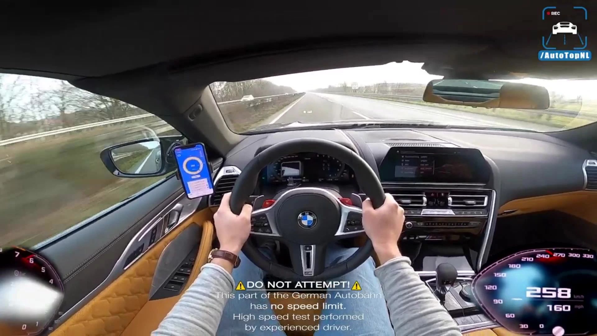 在3：53时，这台M8C敞篷版达到310公里时速