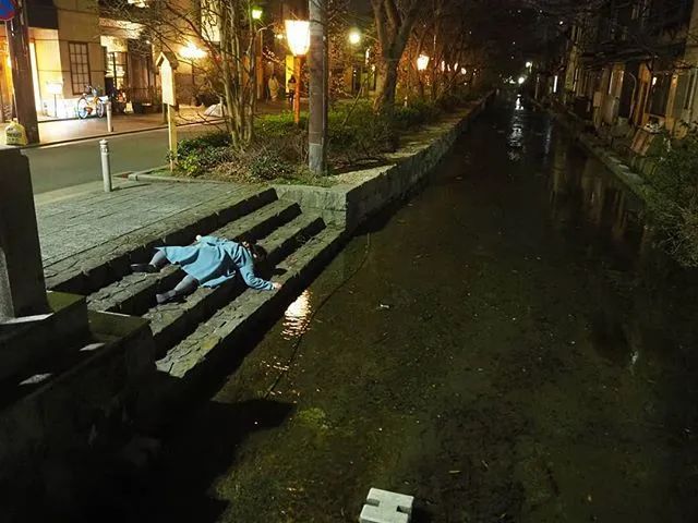 日本甜美护士狂爱自制凶杀现场,靠各种装死照从ins红到电视上__凤凰网