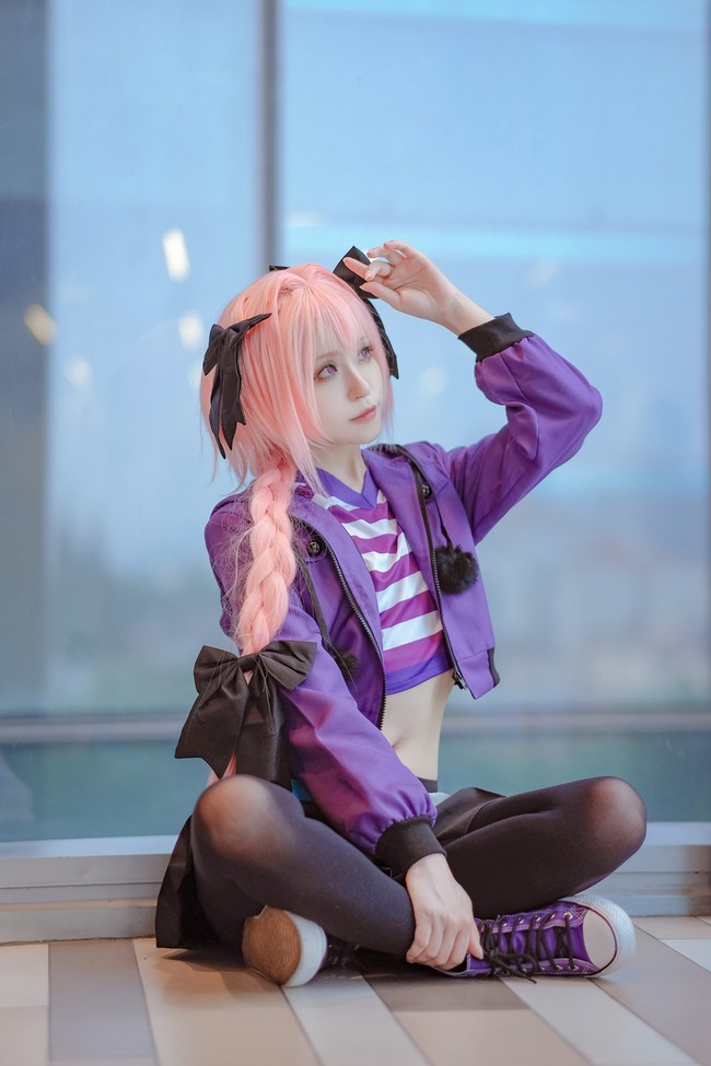 cos粉红色马尾辫的阿斯托尔福