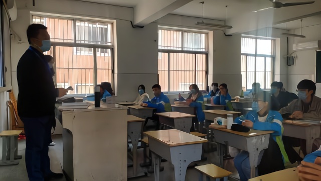 安徽高三开学第一课讲防疫，学生进教室需测3次体温