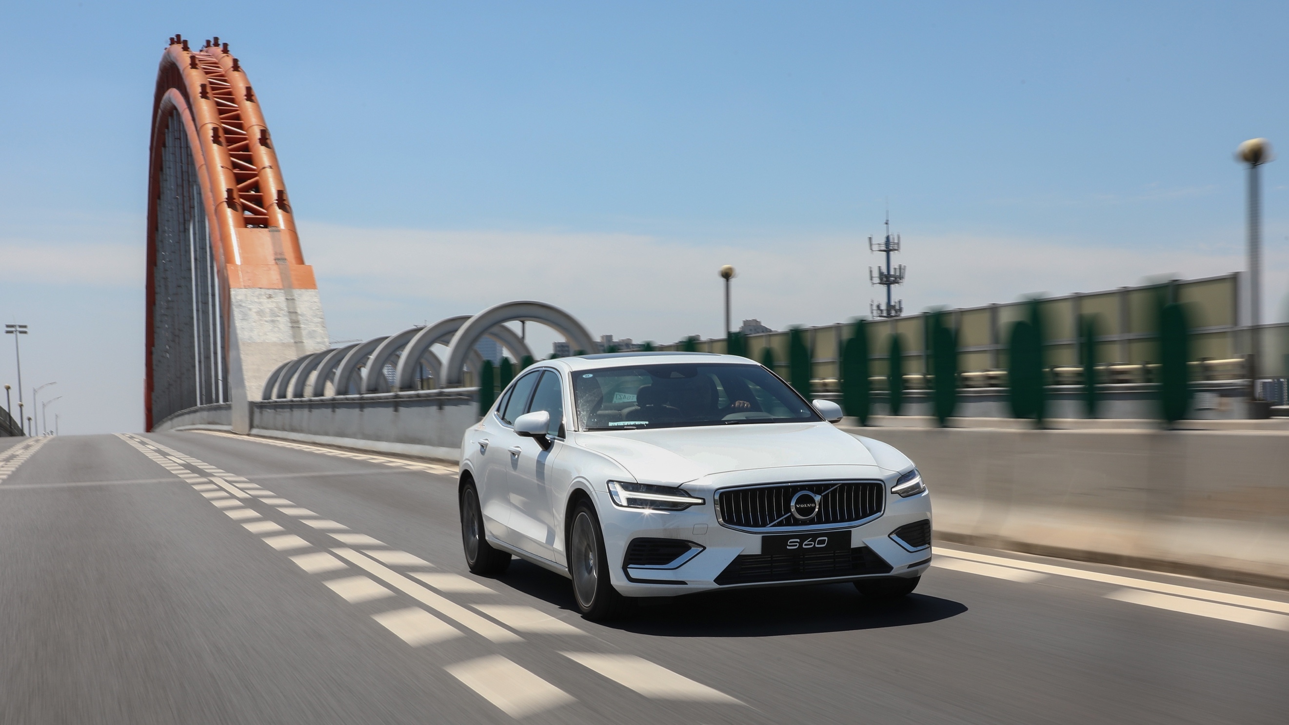 和这辆车一起去"跑山",尽享驾驭激情 体验新沃尔沃s60__凤凰网