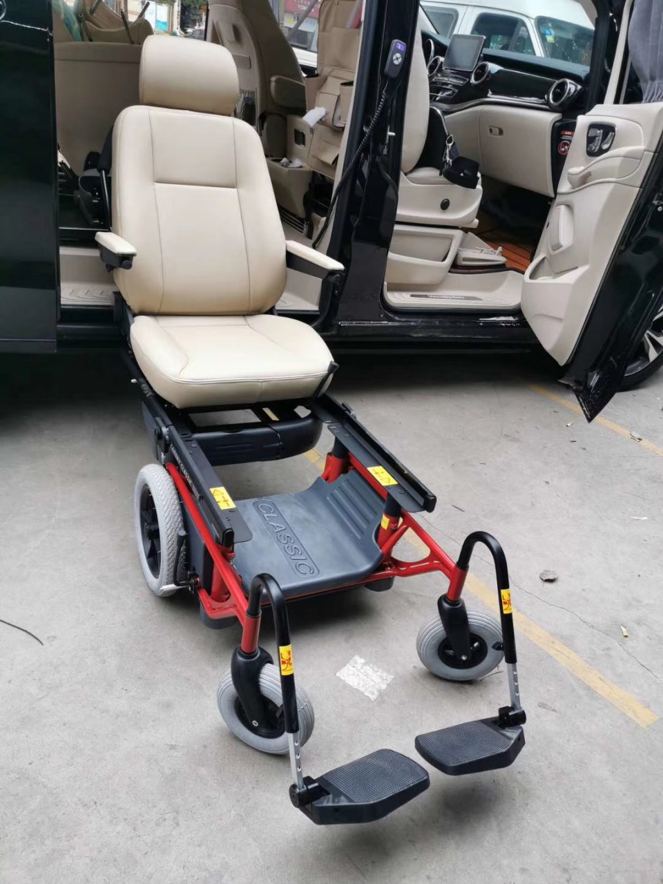 轮椅升降平台升降旋转座椅全覆盖城市迈向社会保障服务首善之区