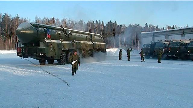 俄战略火箭军机动超过400公里红场阅兵