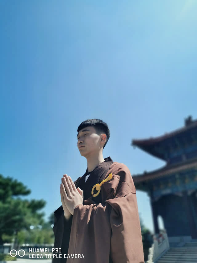 觉正净的年轻人