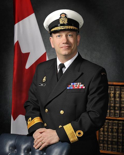 加拿大海军中将,没啥特别的业余爱好,喜欢居家陪家属和4个女儿__凤凰