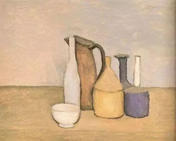 又绝非完全臆想,它源于生活,又经过美化,和所谓 莫兰迪的静物画里,大