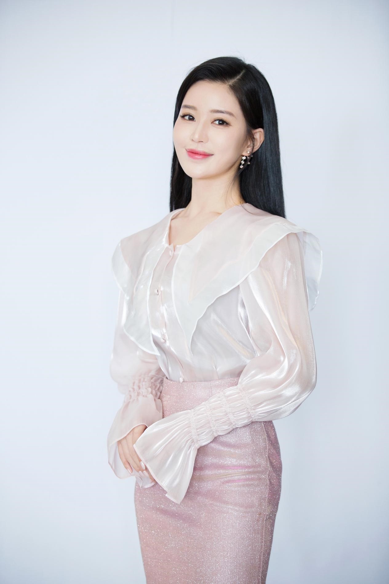 温心网剧世界上另一个你威海开机饰演江夏引期待