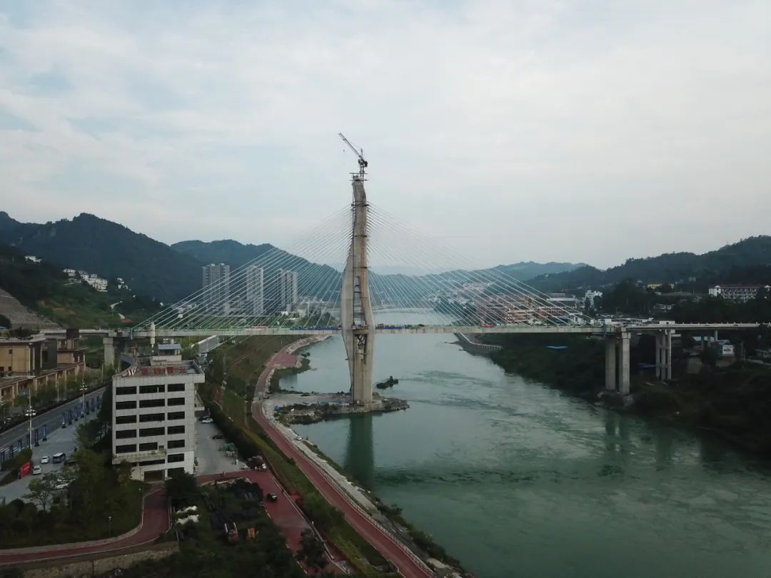 乌江三桥顺利合龙沿河将再添地标性建筑