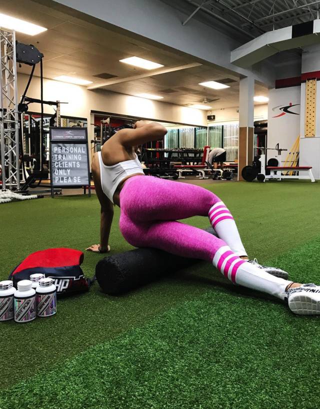 火遍全球的10大臀神大尺度私照曝光无数网友直呼这臀太令人上头