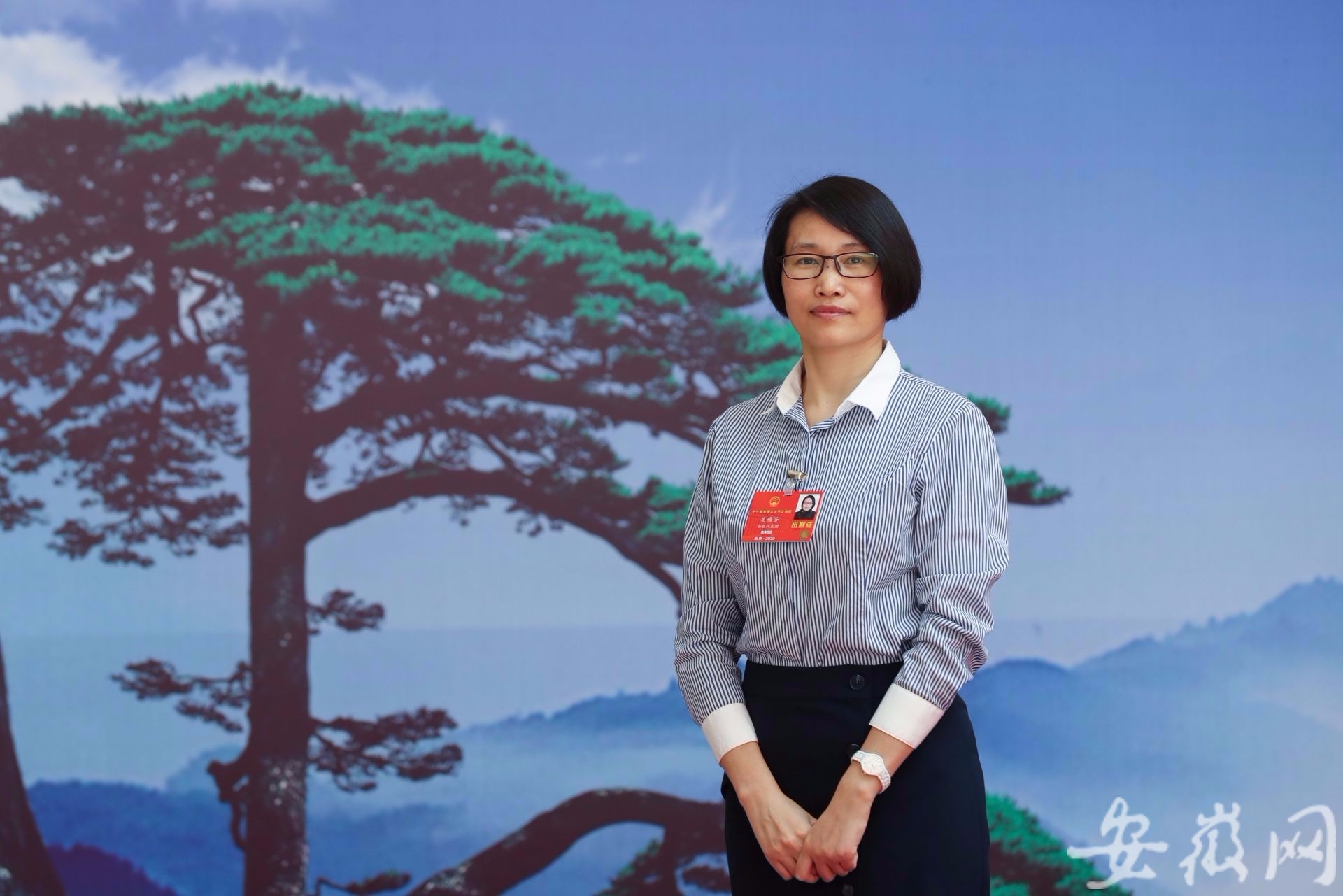 安徽好声音全国人大代表吴梅芳中小学生入校应禁带智能机