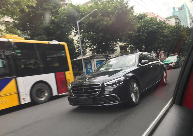 全新奔驰s级现身广州街头_凤凰网汽车_凤凰网