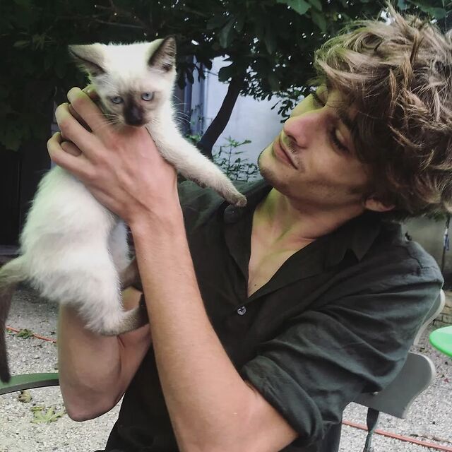 183cm法国男模被赞最帅伏地魔,绝美腹肌惹网友尖叫:馋他身子