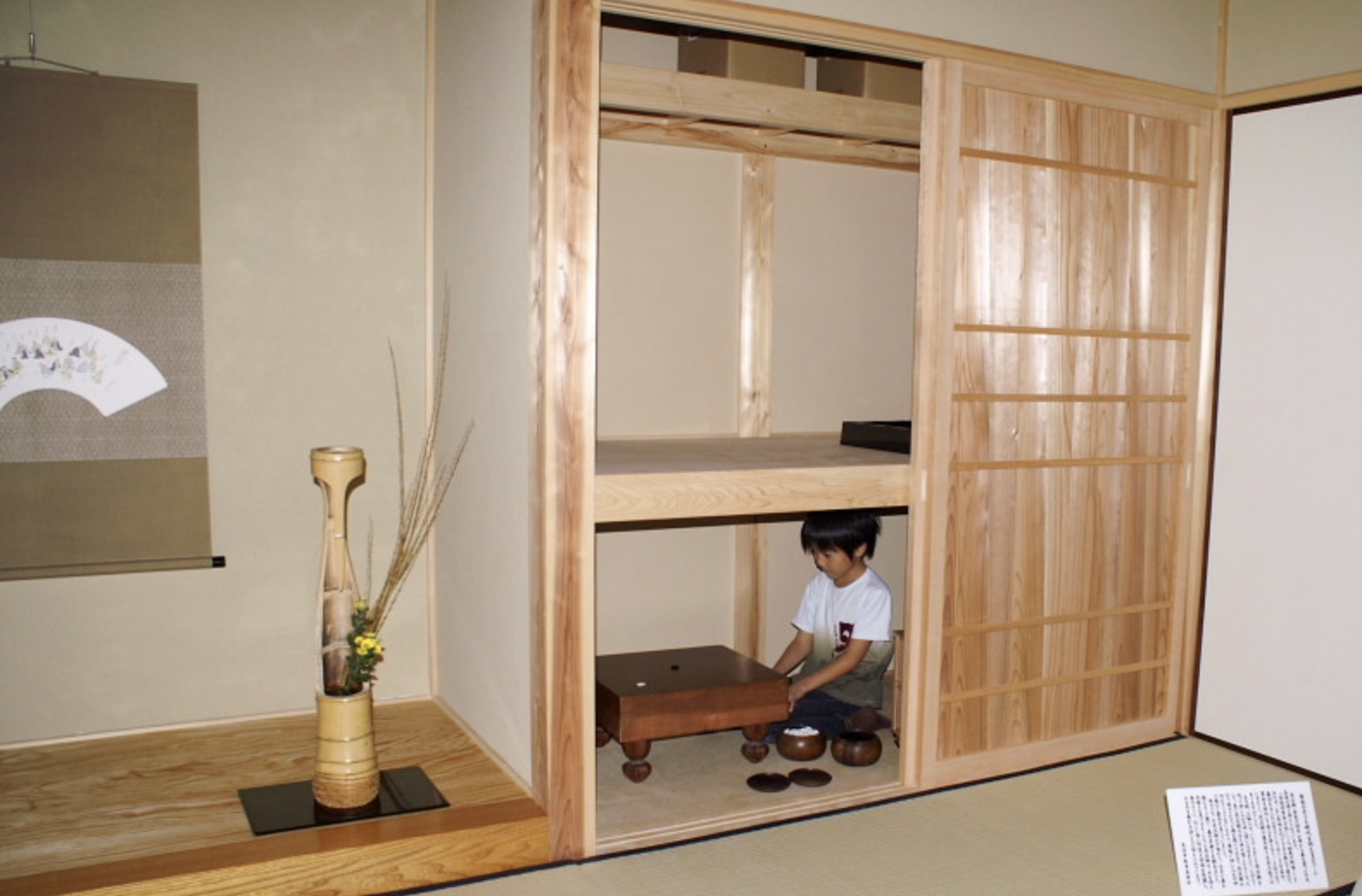 秀策小时候,曾因为调皮被父亲关进了壁橱里。 本因坊秀策围棋纪念馆官网 图