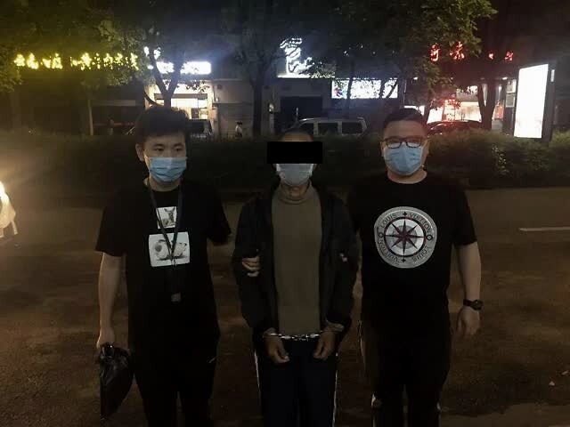 潇湘晨报1999年杀害妻子，男子逃亡20年跑了大半个中国，期间靠摆象棋残局为生，在浙江被捕
