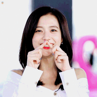 静态下极具辨识度,动态下轻易笑出"爱心唇":除了额头之外,jisoo的另