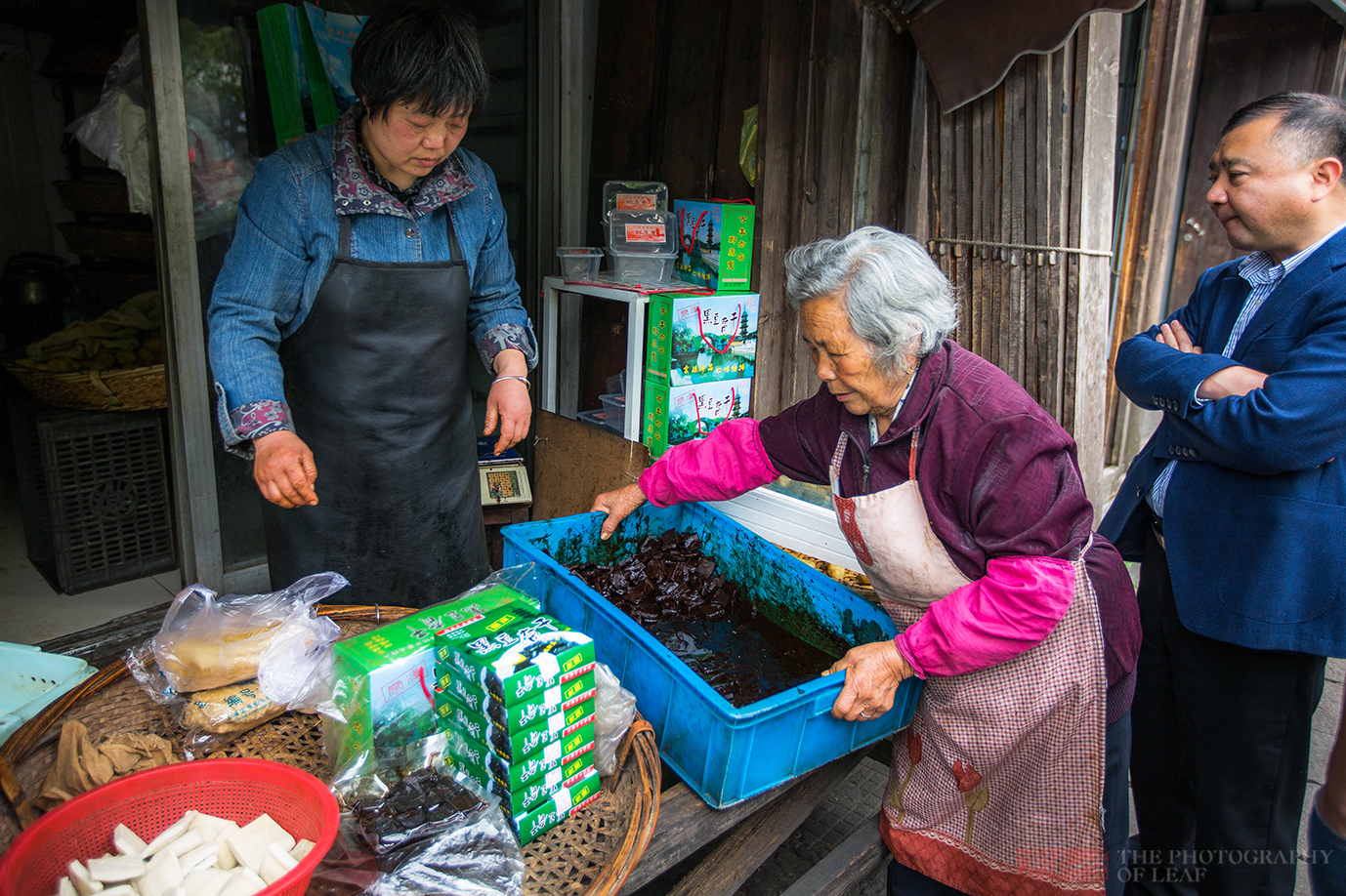 江蘇80歲奶奶堅守百年老店只為售賣顏值一般卻身世顯赫的貢品