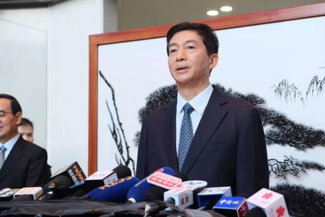 面对香港记者，新任中联办主任提了“三个确保”