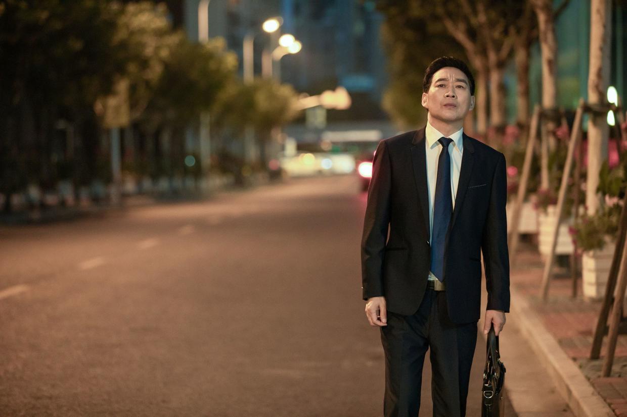 中年困境不敢辞职和犯错35岁以上职场人该何去何从