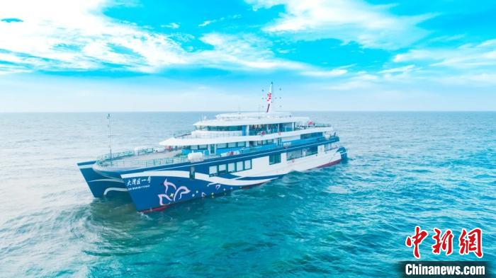 国产首艘装载中国芯油电混合大型滨海观光船交付