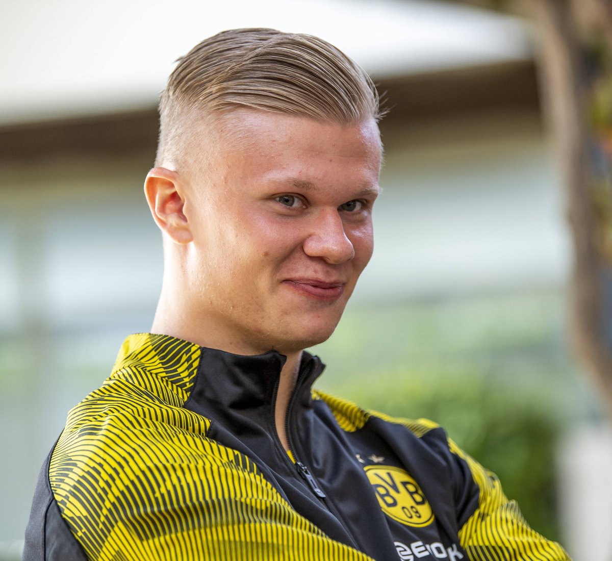 哈兰德秀帽子戏法19岁小将不是一般人