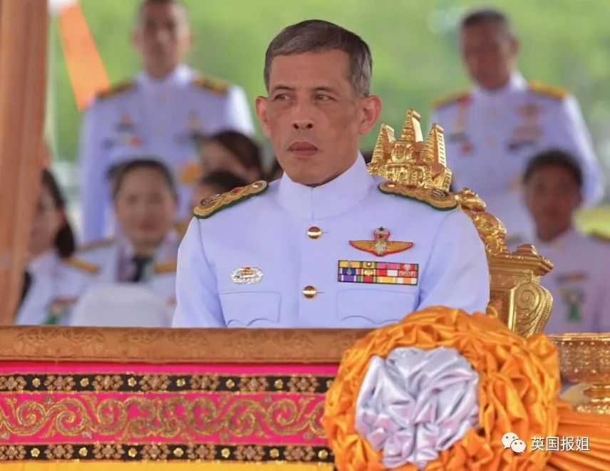 泰国疫情爆发，国王却落跑德国，带20位妃嫔风流度假？