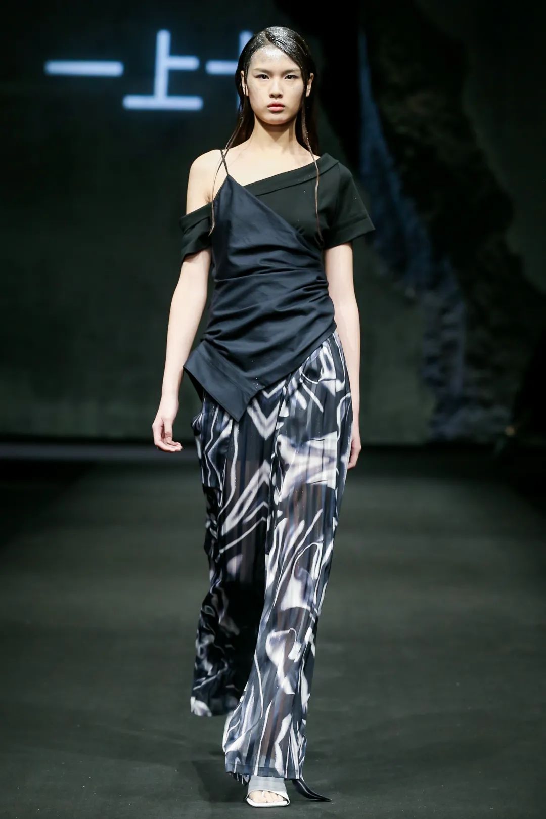 趋势 | 2021春夏中国国际时装周流行设计手法及元素分析