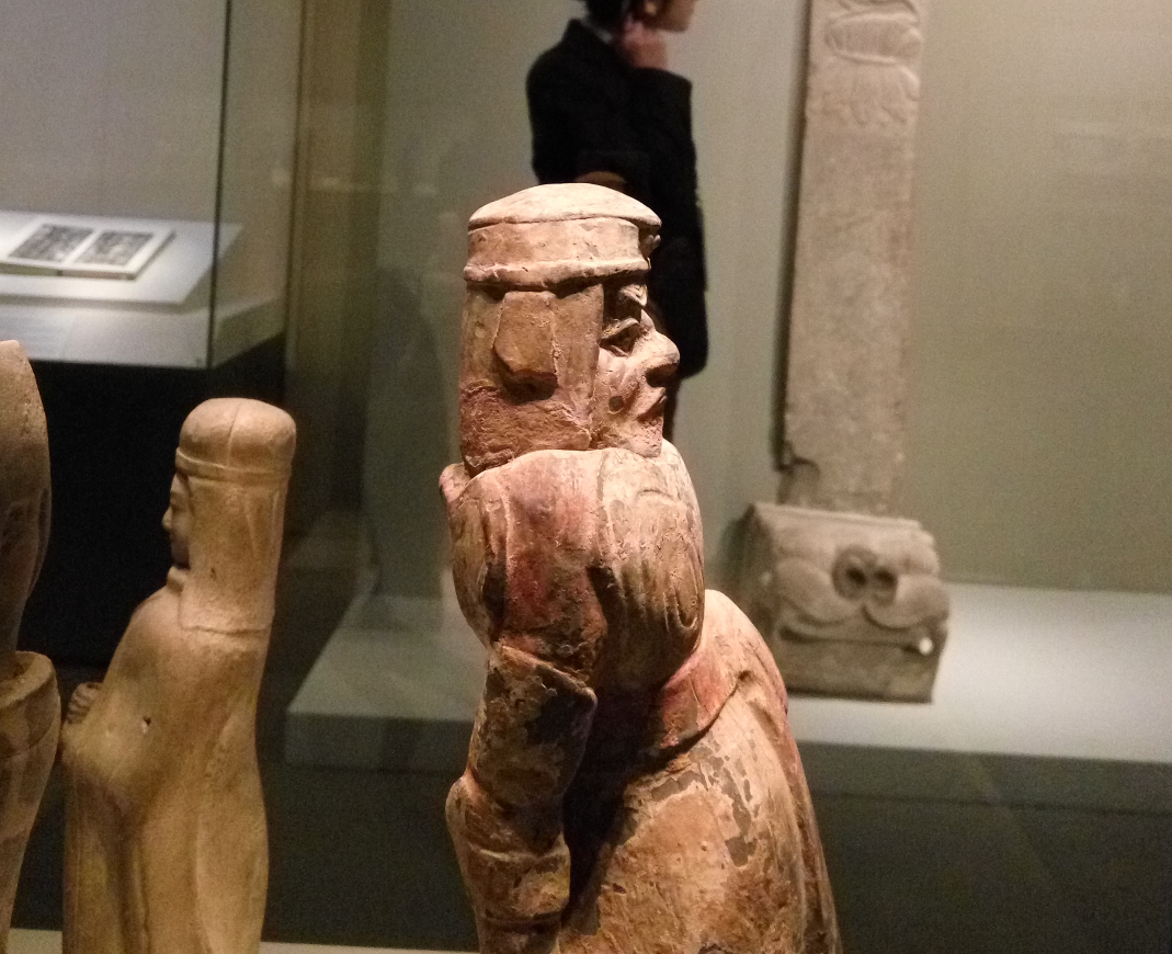 明明是南北朝爆款,却总被用来镇墓,冲角盔到底是不是实战装备?