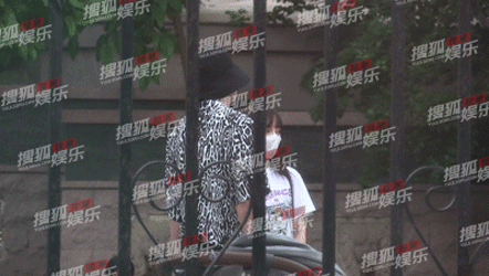 离婚7个月后，李小璐贾乃亮首同框：那些父母离婚的孩子，现在怎么样了？