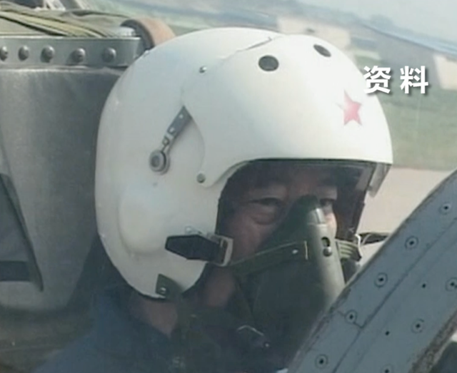 "这是黄炳新的信念,也是一代代空军试飞员的选择.