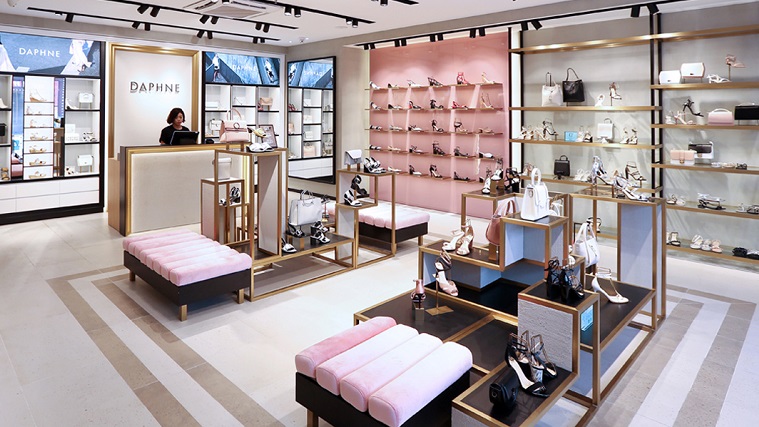 8年内6800家店全部关闭陪伴90后长大的达芙妮怎么了