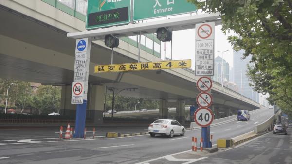 上海外牌限行新规首日，非高峰时段高架车流量明显变少 凤凰网视频 凤凰网