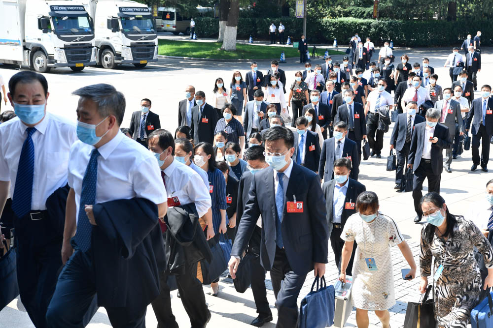 影像力|山东省十三届人大四次会议今天开幕 代表步入入场