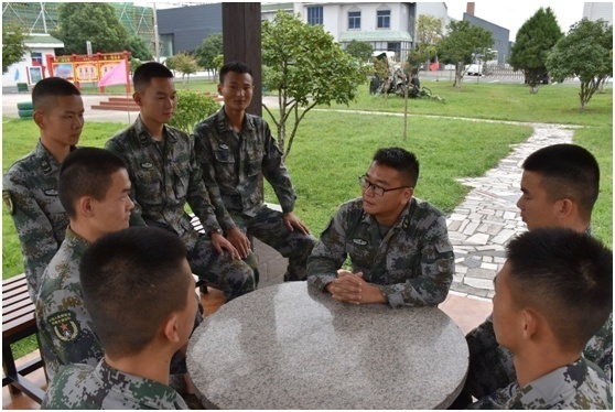 分队长郭柯:戎马岁月中书写儒雅华章__凤凰网